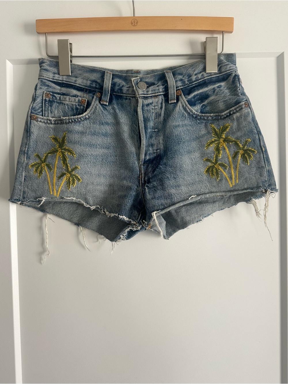 Levi’s 501 Palm Embroidered Denim Cutoff Shorts Size 26